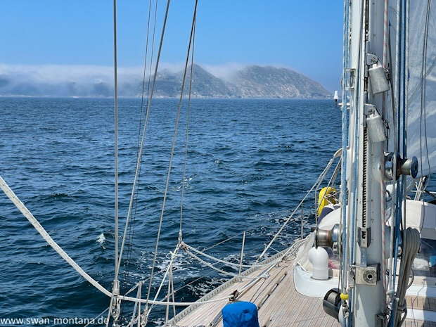 SY Montana, Swan 48 is sailing in the Ria de Vigo